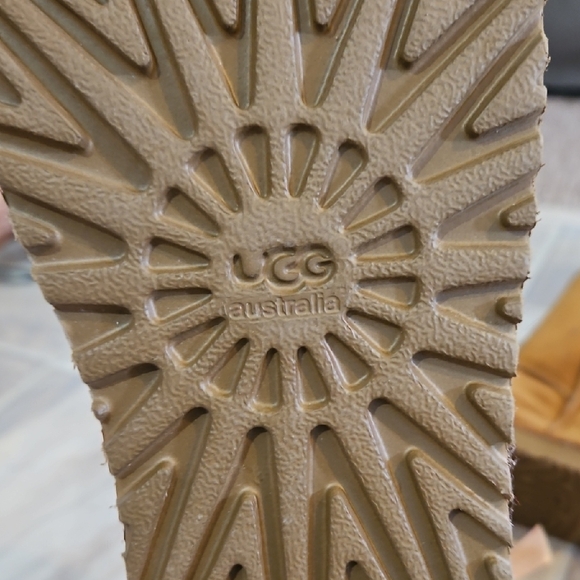 NWOT UGG Tan Winter Boots - Picture 5 of 10
